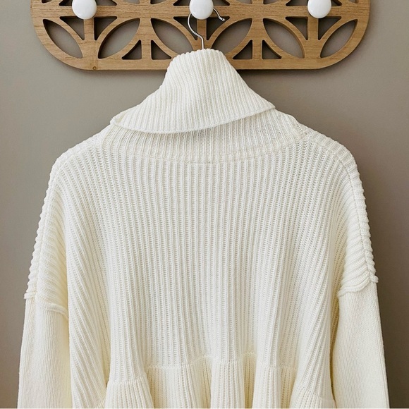 Free people Layer Cake Turtleneck Peplum Sweater White Sz XS - Picture 7 of 8